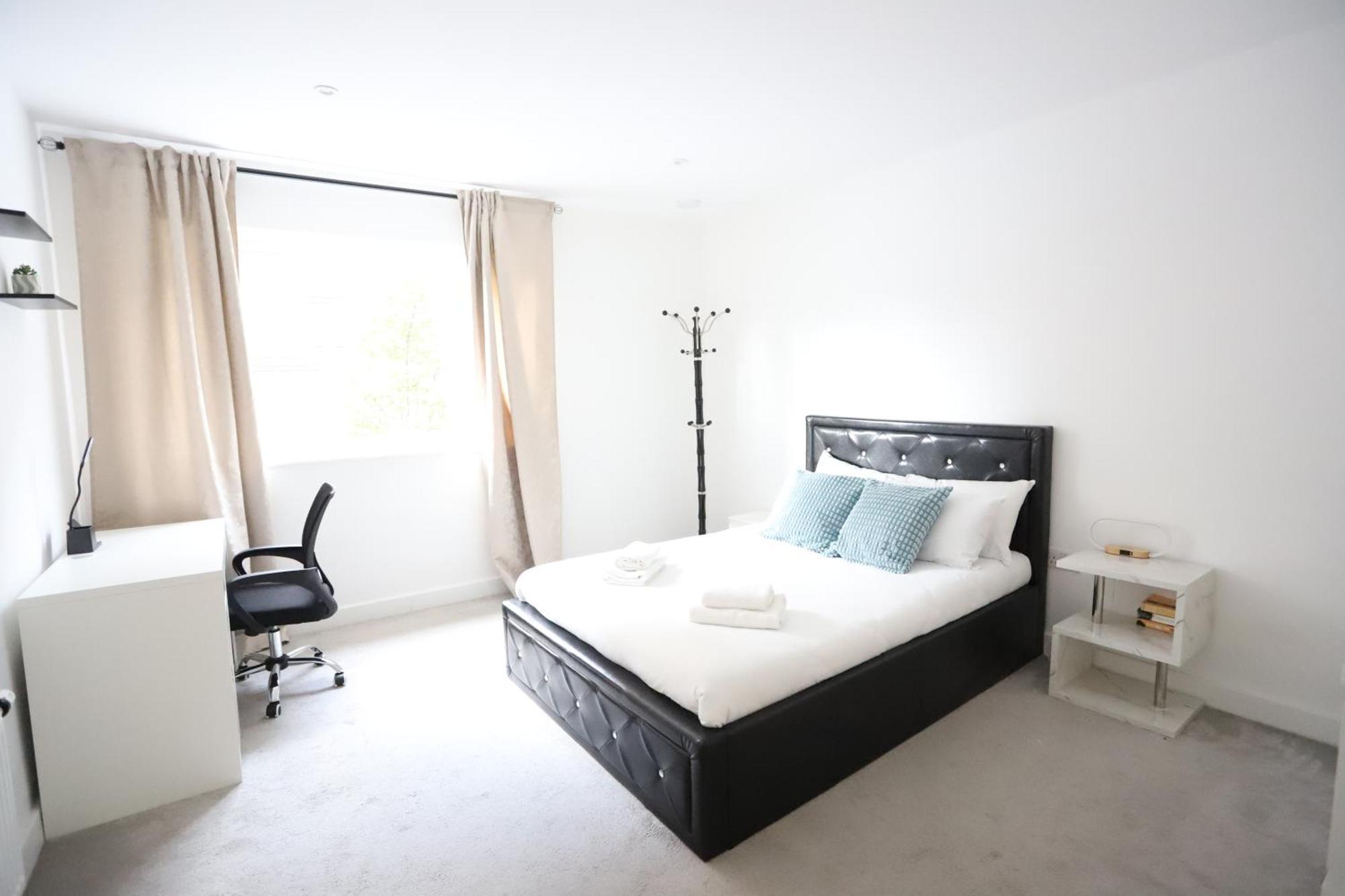 Spacious 3-Story Retreat With Rooftop Terrace And Modern Amenities London Kültér fotó