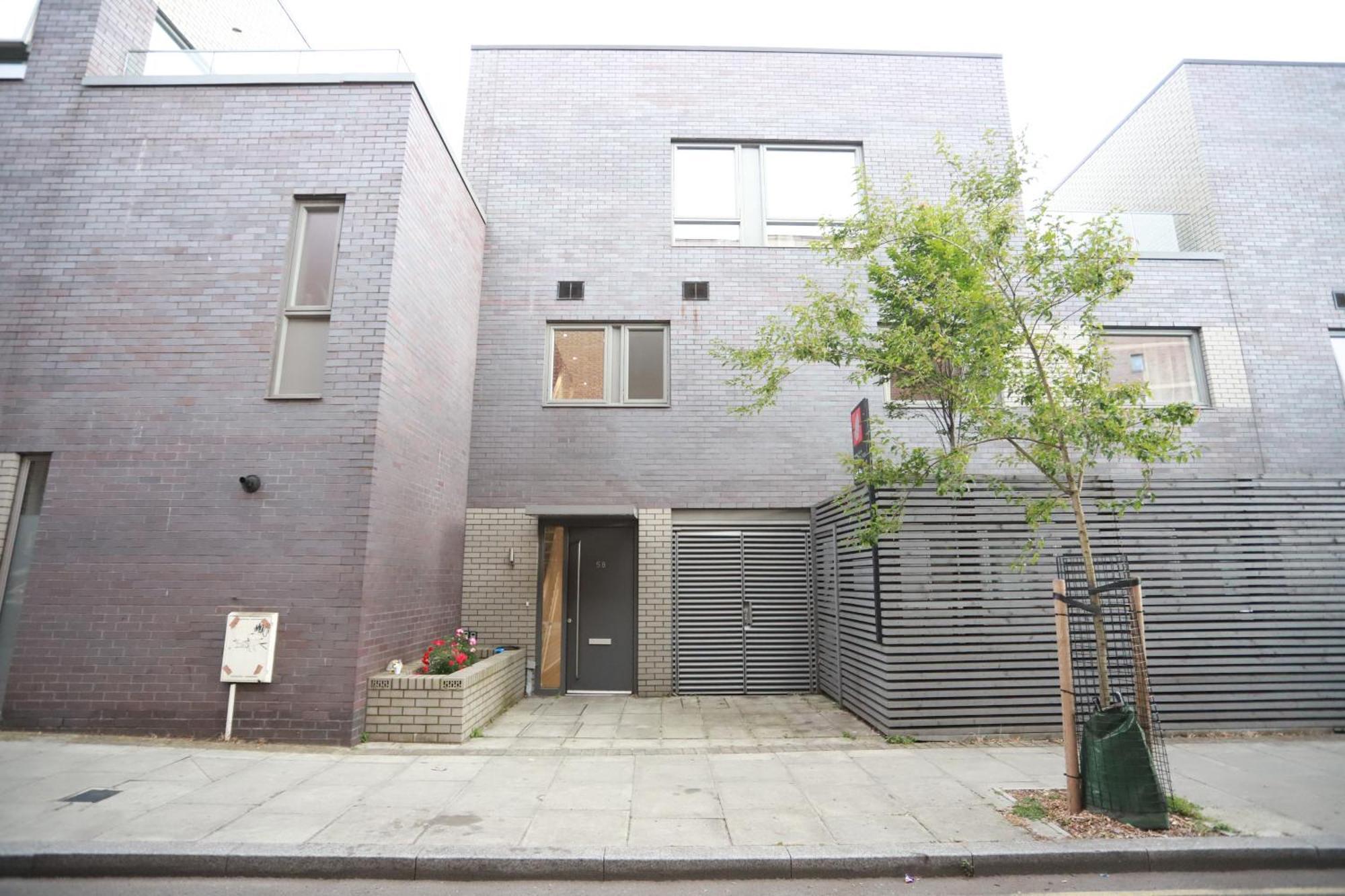 Spacious 3-Story Retreat With Rooftop Terrace And Modern Amenities London Kültér fotó