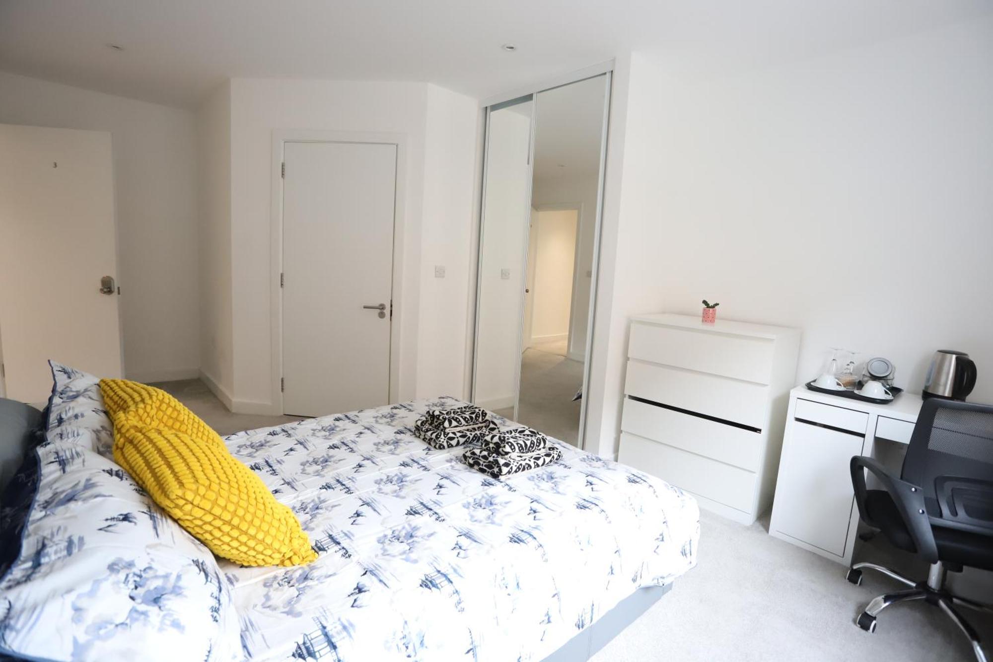 Spacious 3-Story Retreat With Rooftop Terrace And Modern Amenities London Kültér fotó
