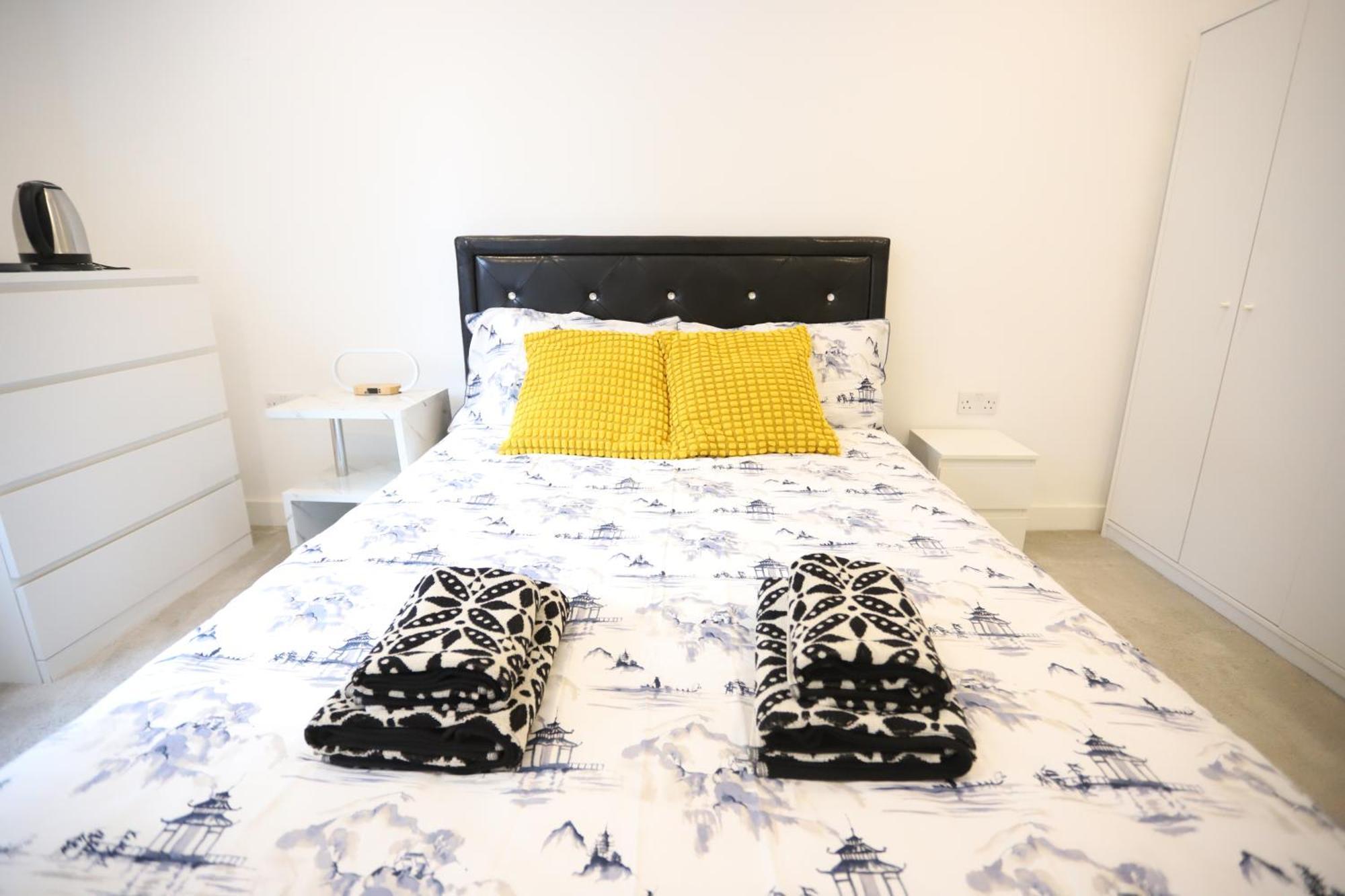 Spacious 3-Story Retreat With Rooftop Terrace And Modern Amenities London Kültér fotó