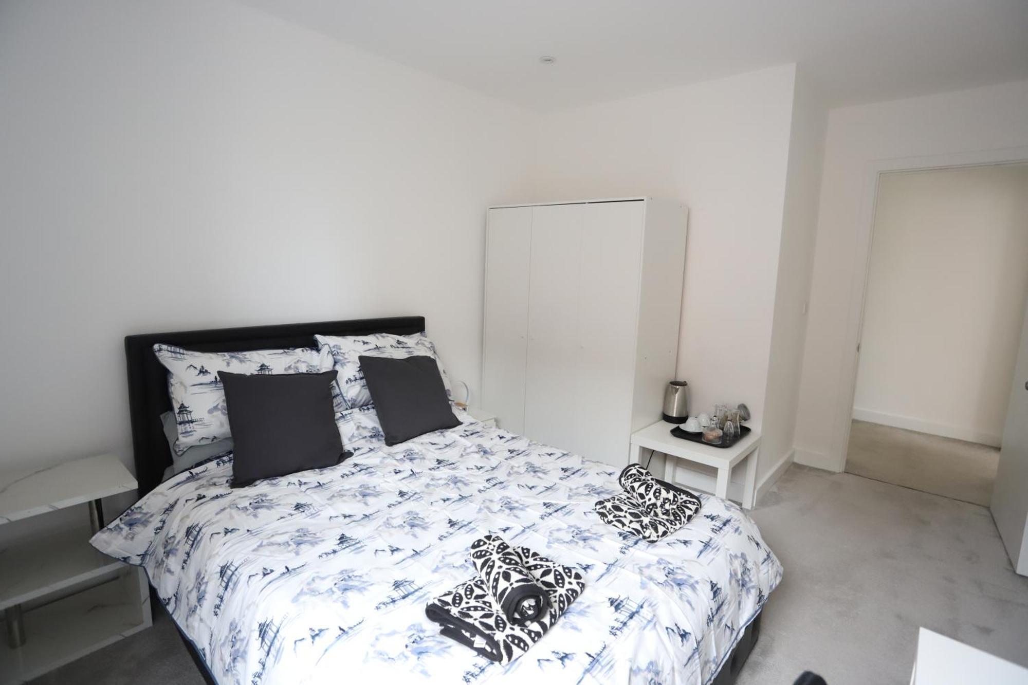 Spacious 3-Story Retreat With Rooftop Terrace And Modern Amenities London Kültér fotó