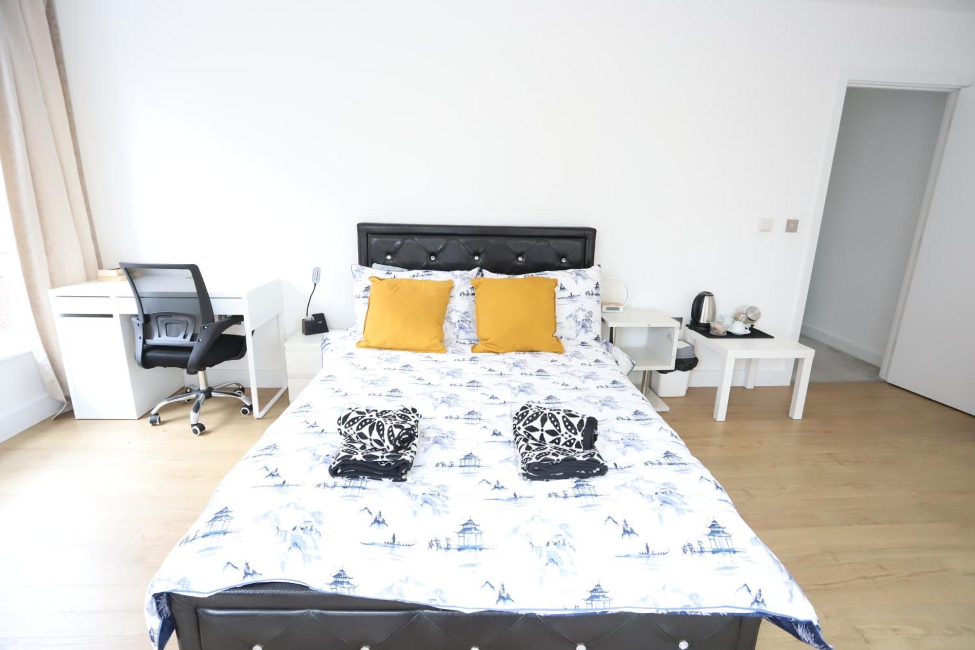 Spacious 3-Story Retreat With Rooftop Terrace And Modern Amenities London Kültér fotó