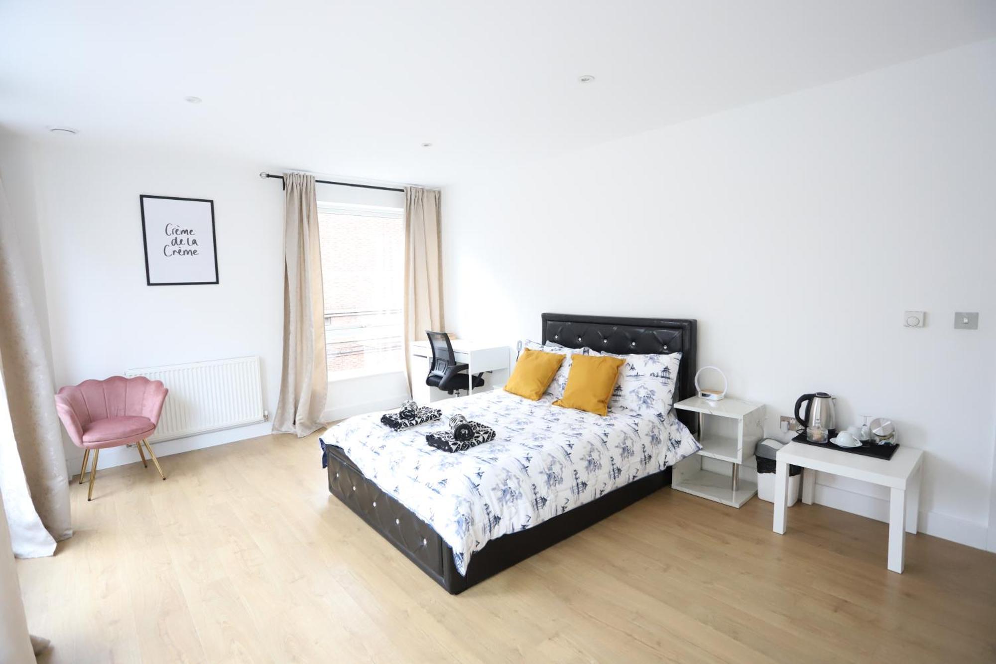 Spacious 3-Story Retreat With Rooftop Terrace And Modern Amenities London Kültér fotó