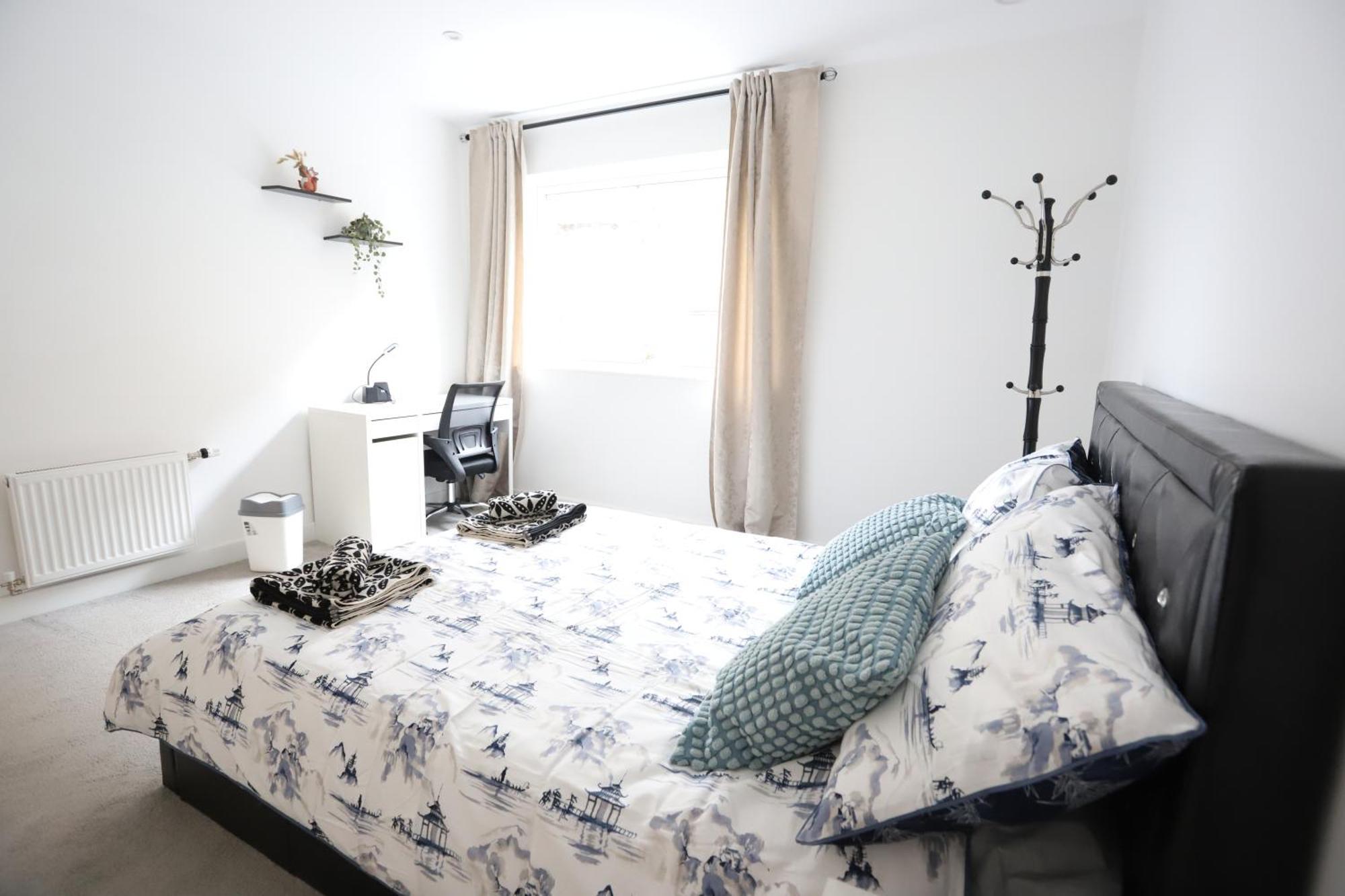Spacious 3-Story Retreat With Rooftop Terrace And Modern Amenities London Kültér fotó
