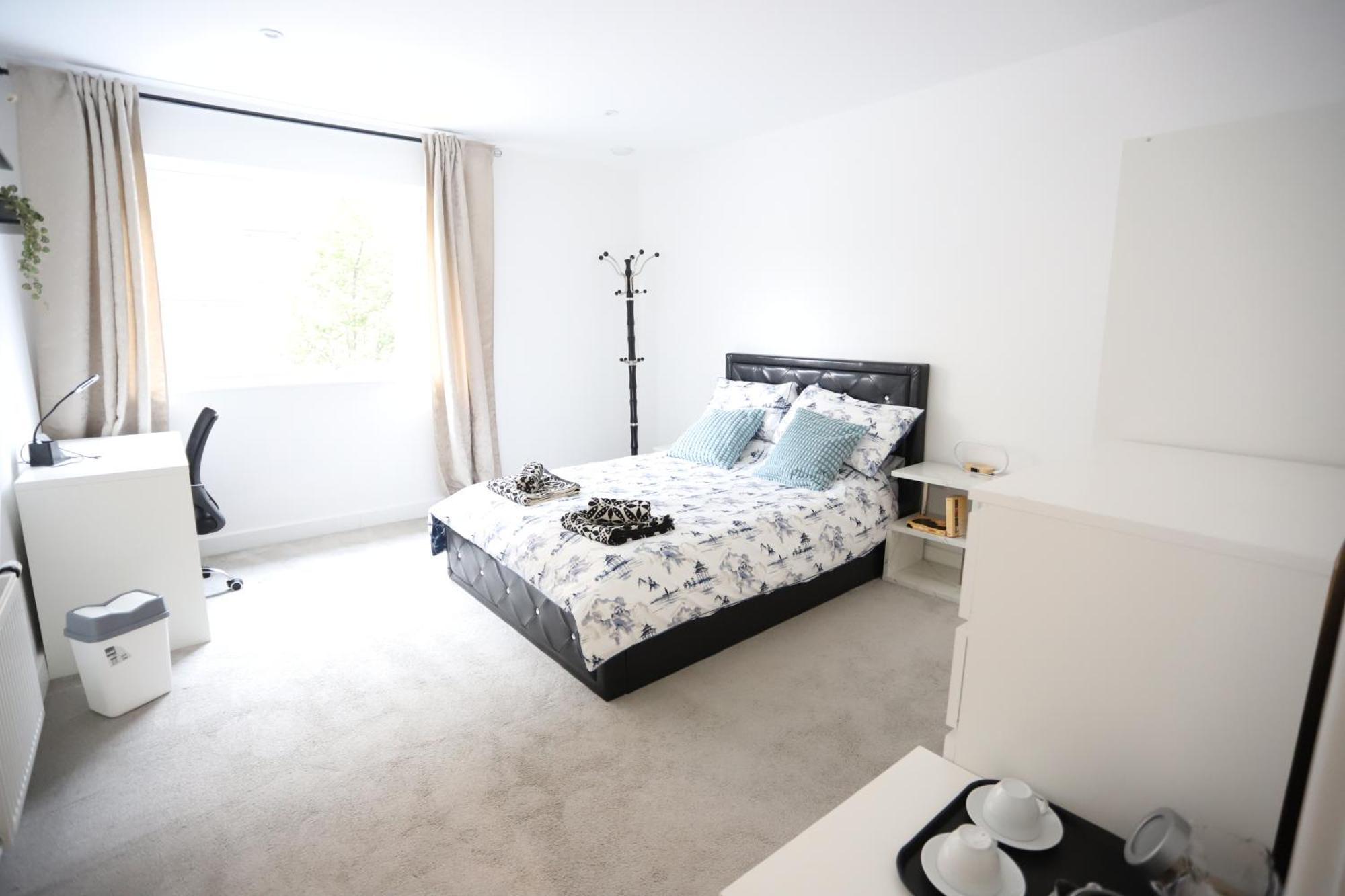 Spacious 3-Story Retreat With Rooftop Terrace And Modern Amenities London Kültér fotó